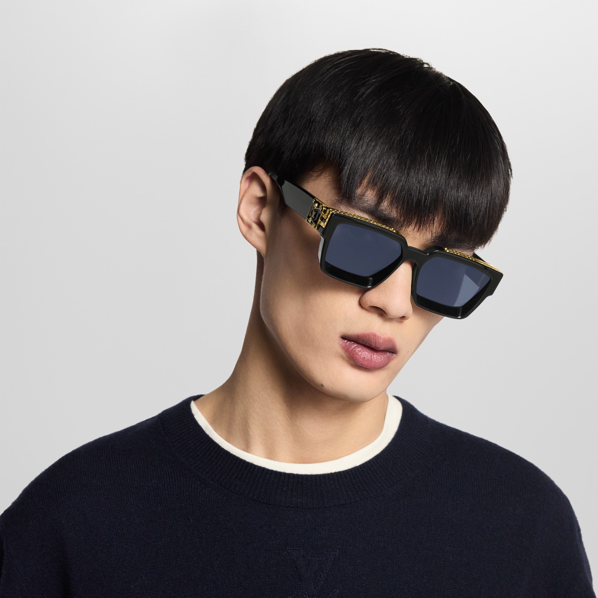 01_Louis_Vuitton_1_1_Millionaires_Z1165W_black_gold_worn.jpg