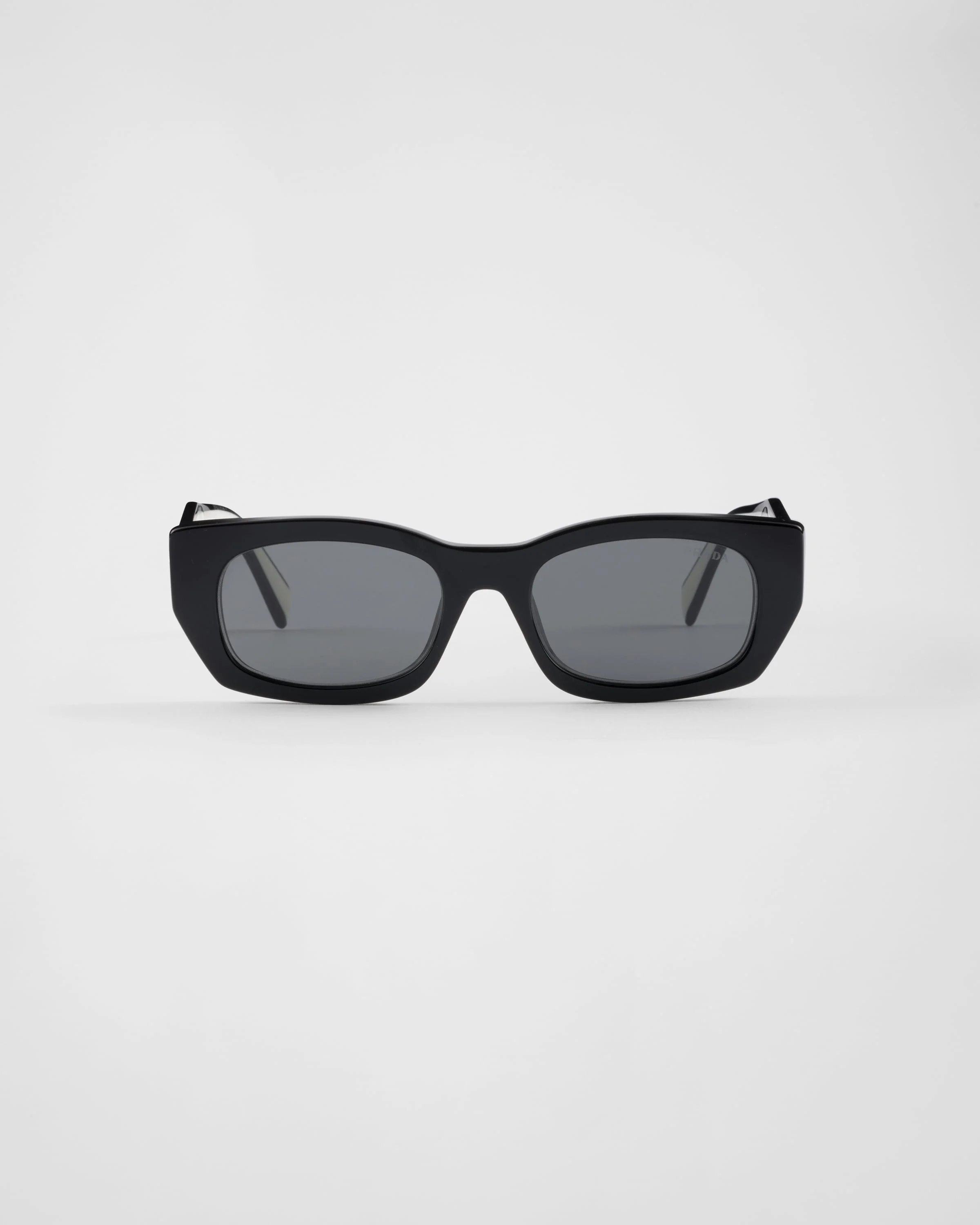 01_SPRB05_E09Q_FE08Z_black_chalk_front.webp