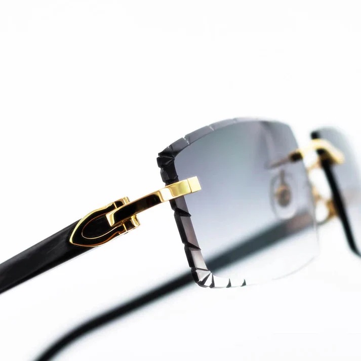 01_01_black_gold_grey_lens_closeup.jpg